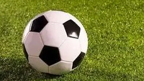 “曼联角球攻防两开花：进攻端独领风骚，防守端亟待升级，英超之巅争夺战正当时！”