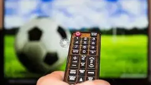 10月英超星光熠熠！揭秘最佳阵容，哈兰德、姆伯莫领衔争锋八杰！