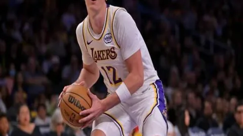 精彩对决半场盘点：曼联与狼队1-1握手言和，库尼亚精准助攻B费首开记录，贝勒加德巧妙一击扳平比分！