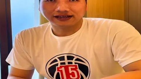 《太阳报》聚焦欧洲杯：法国队太太团风采夺目，艳丽比拼